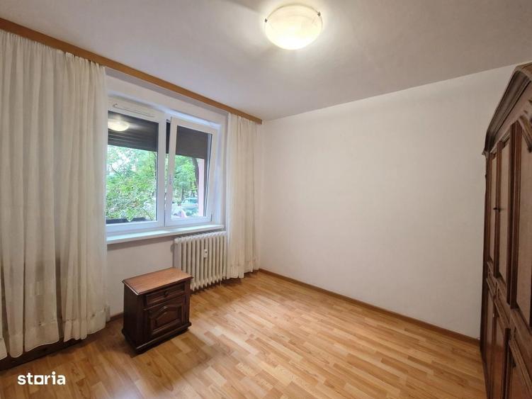 Apartament cu 3 camere semidecomandat în Teiul Doamnei
