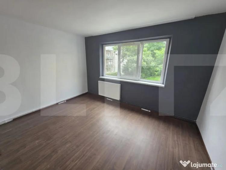 Apartament cu 3 camere semidecomandat în Ciucului