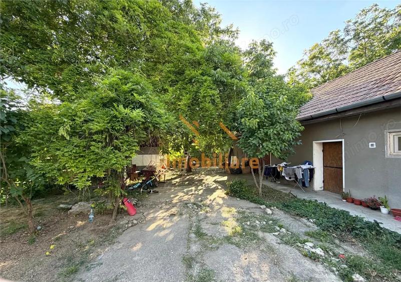 Casă cu 3 camere cu Teren 620 Mp în Santăul Mare
