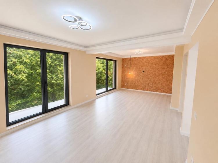 Casă cu 4 camere cu Teren 155 Mp în 1 Decembrie
