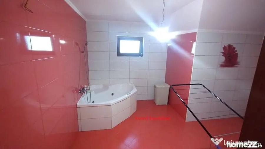 Casă cu 5 camere cu Teren 440 Mp în Valu lui Traian