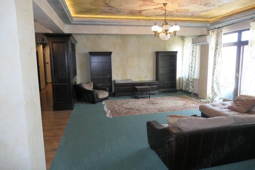 Apartament cu 4 camere decomandat în Central