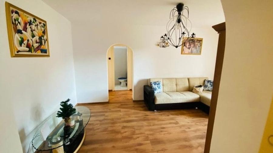 Apartament cu 2 camere decomandat, mobilat în Titan