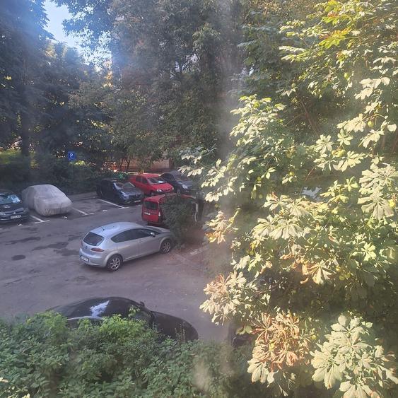 Apartament cu 3 camere decomandat în Mărgeanului