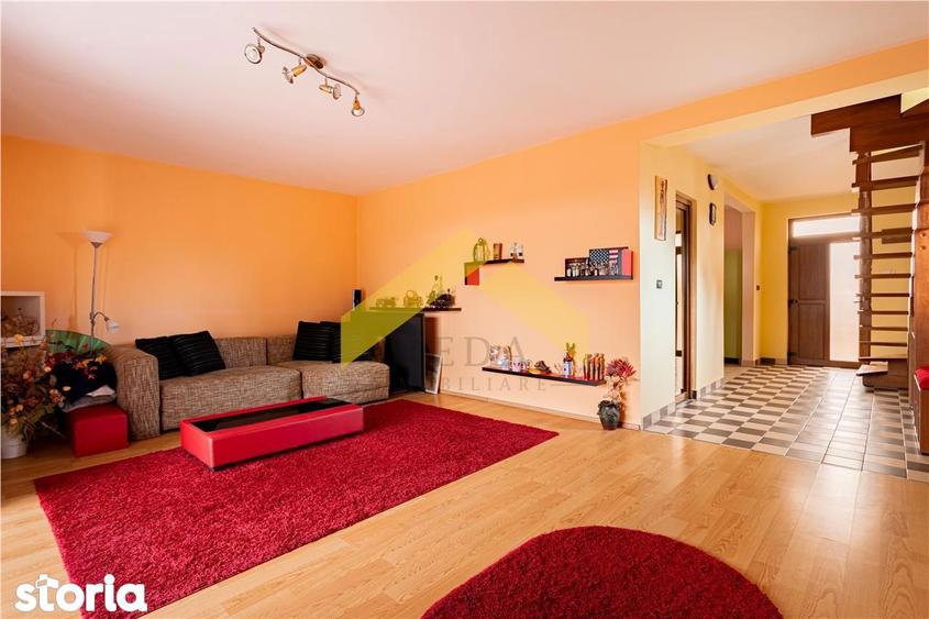 Casă cu 3 camere decomandat cu Teren 490 Mp în Zimandu Nou