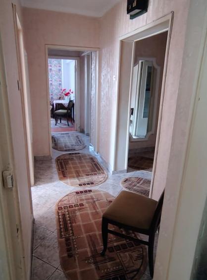 Apartament cu 3 camere decomandat în Școlilor
