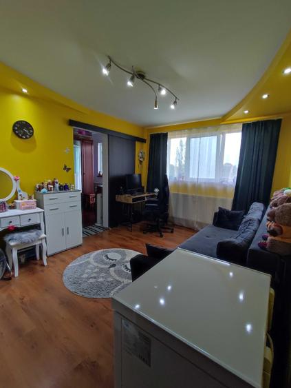 Apartament cu 2 camere semidecomandat în 9 Mai