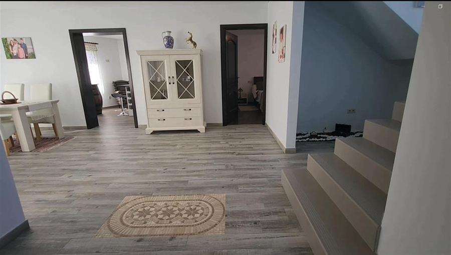Casă individuală cu 5 camere cu Canalizare în Văratec