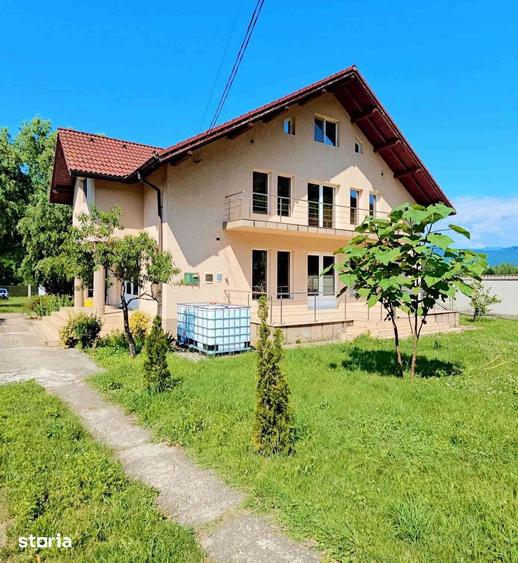 Casă cu 5 camere cu Teren 528.29 Mp în Central