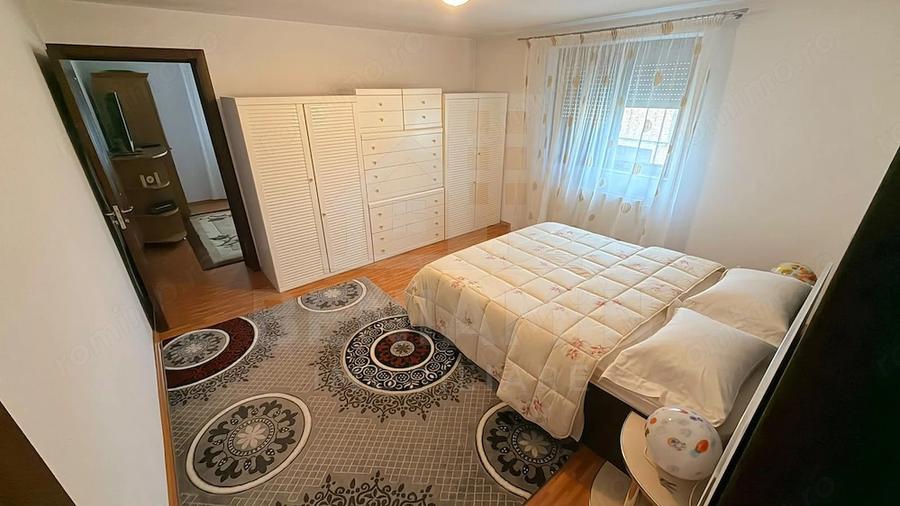 Casă cu 8 camere cu Teren 741 Mp în Central