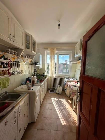Apartament cu 3 camere decomandat, mobilat în Central