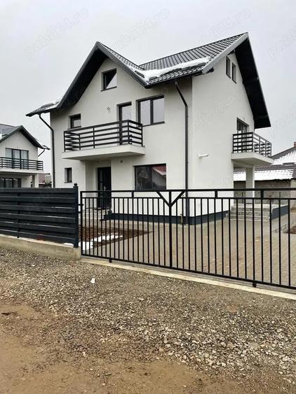 Casă cu 4 camere cu Teren 400 Mp în Central