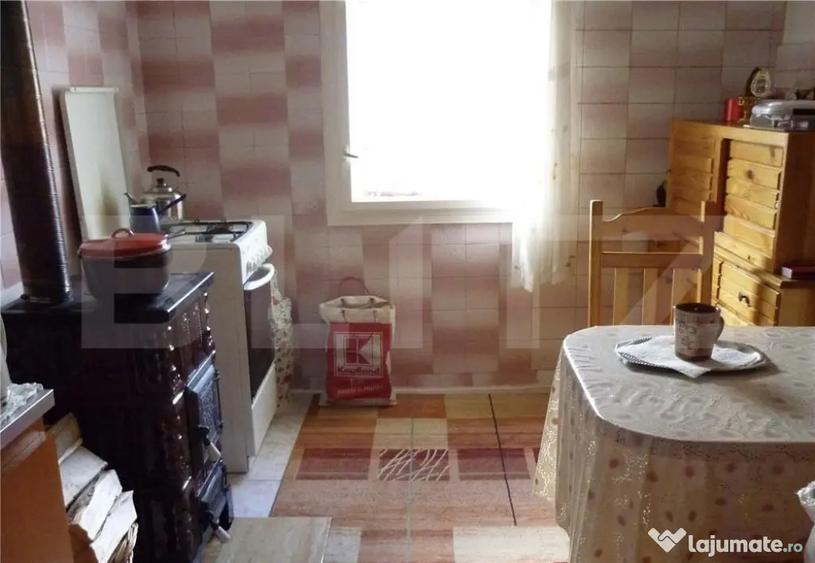 Apartament cu 4 camere decomandat, mobilat în Central
