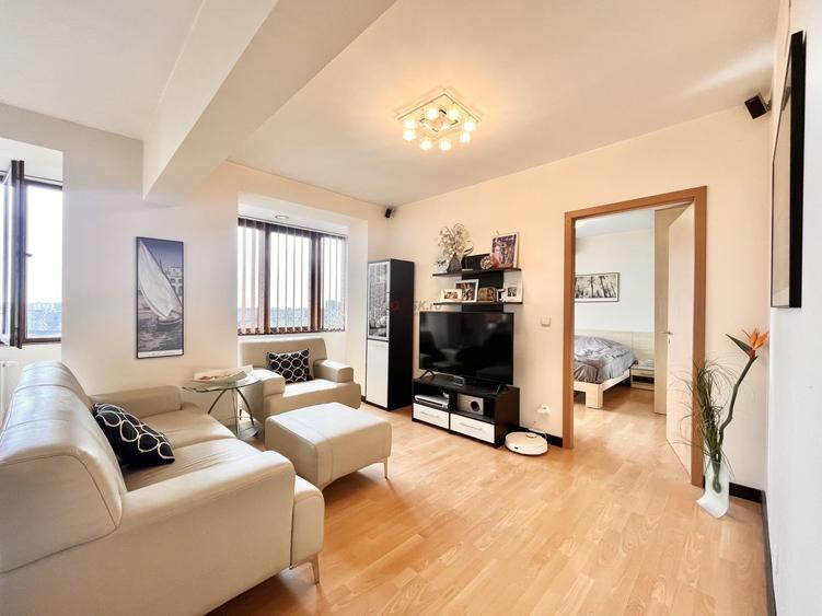 Apartament cu 3 camere semidecomandat, mobilat în Tineretului