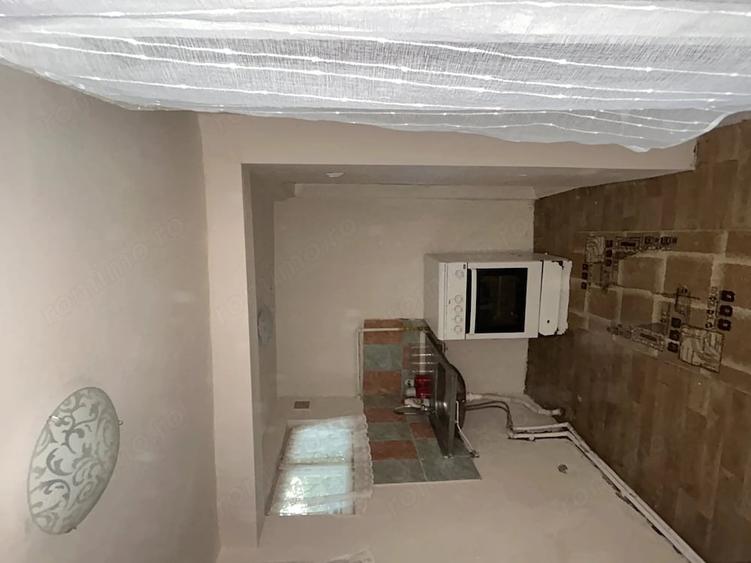 Casă cu 3 camere cu Teren 70 Mp în Palas