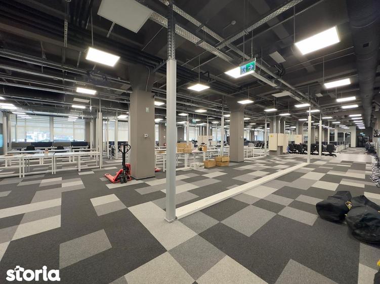 Spațiu comercial, de 1,250 mp, în Baza 3