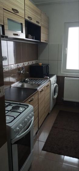 Apartament cu 2 camere semidecomandat în Podu Roș