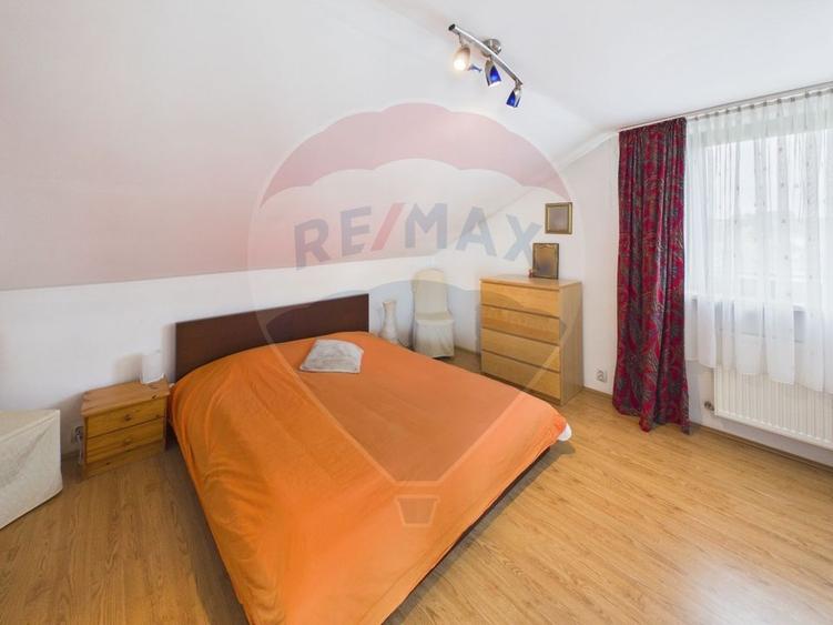 Casă individuală cu 5 camere cu Teren 1000 Mp în Sud