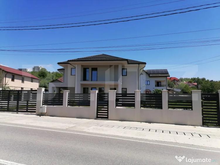 Casă cu 7 camere cu Teren 488 Mp în Valea