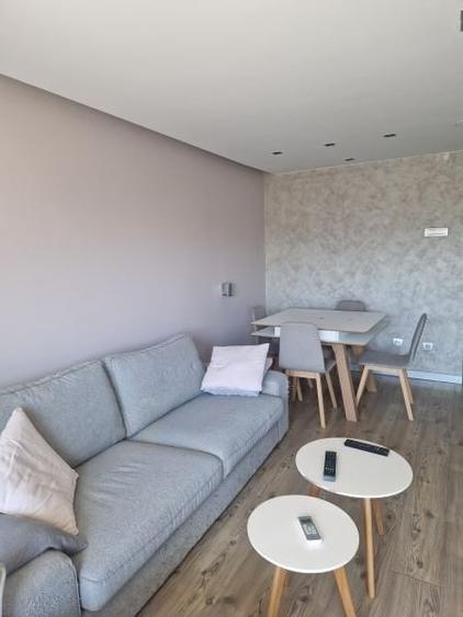 Apartament cu 3 camere decomandat în Nerva Traian