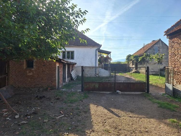 Casă cu 3 camere în Bărăștii Hațegului