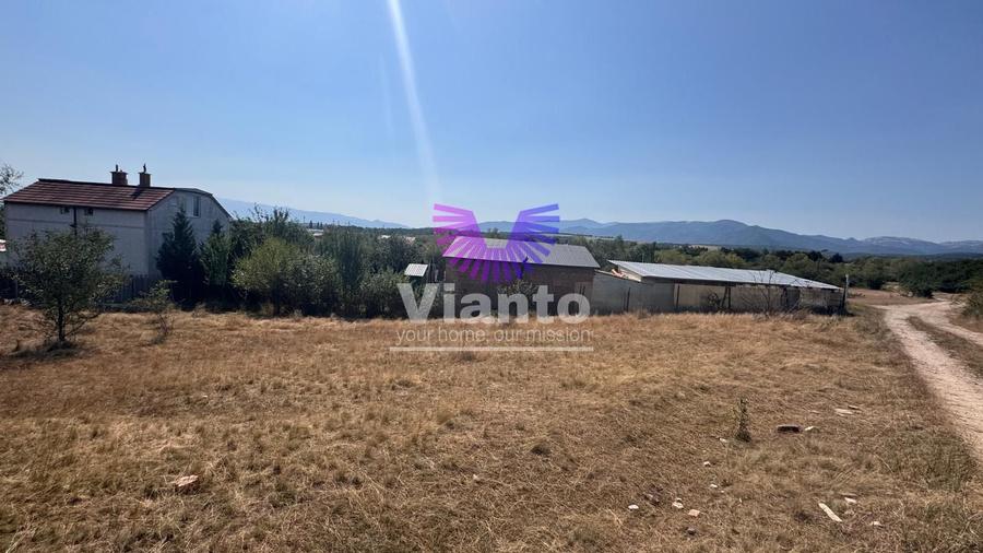 Teren intravilan de 3500 mp, în Sud