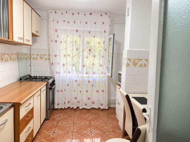 Apartament cu 3 camere decomandat, mobilat în Aradului