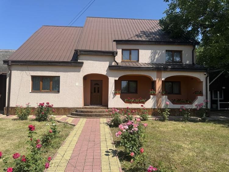 Casă cu 4 camere în Târgu Neamț