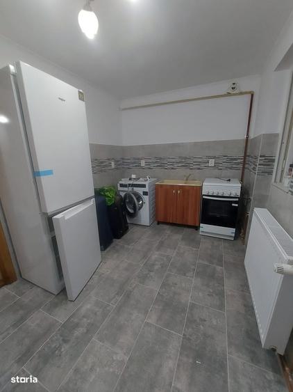 Apartament cu 3 camere decomandat în Micro 6