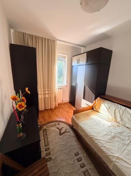 Apartament cu 3 camere semidecomandat în Casa de Cultură