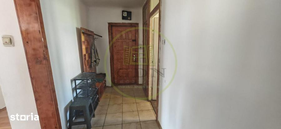 Apartament cu 4 camere decomandat în 1 Mai