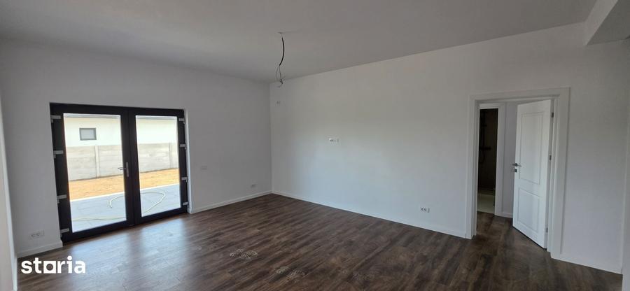 Casă cu 4 camere cu Teren 523 Mp în Clinceni