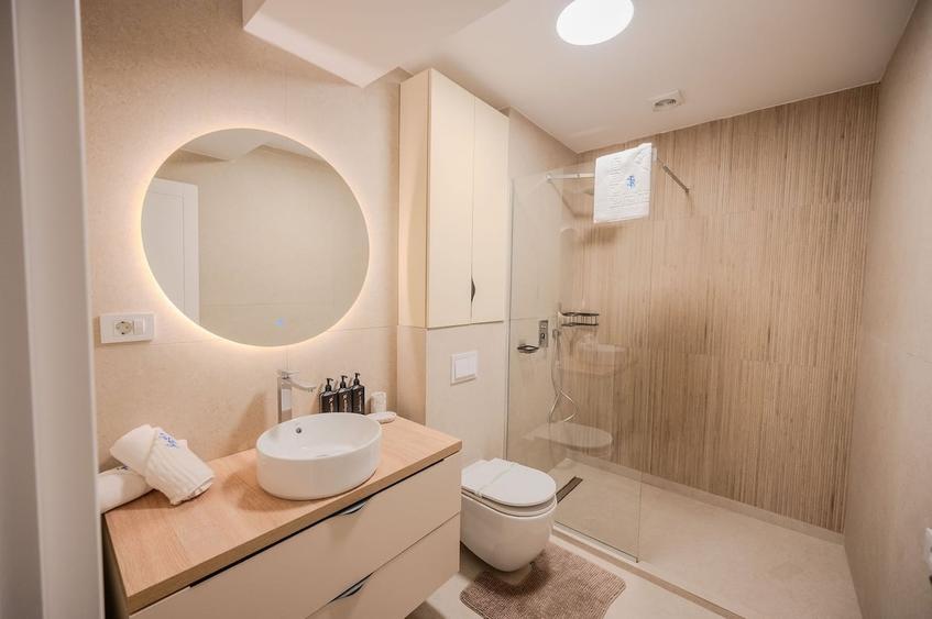 Apartament cu 3 camere decomandat în Mamaia-Sat