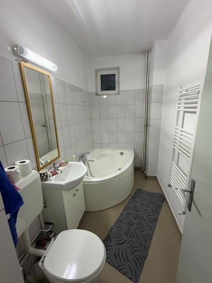 Apartament cu 2 camere decomandat, mobilat în Central