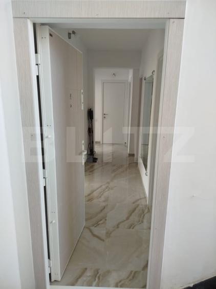 Apartament cu 3 camere decomandat, mobilat în Tractorul