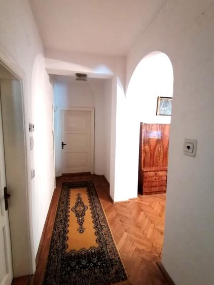 Casă cu 5 camere cu Canalizare în Brașovul Vechi