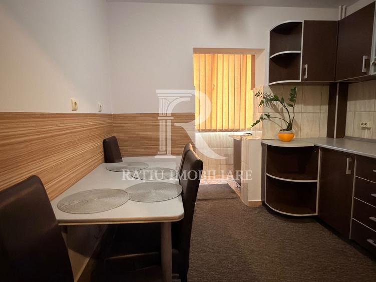 Apartament cu 2 camere semidecomandat, mobilat în Decebal