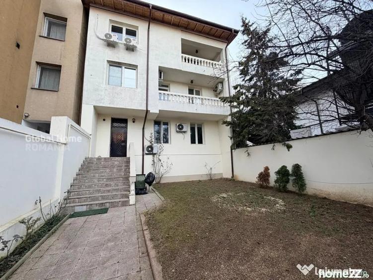 Casă cu 10 camere cu Teren 250 Mp în Libertății