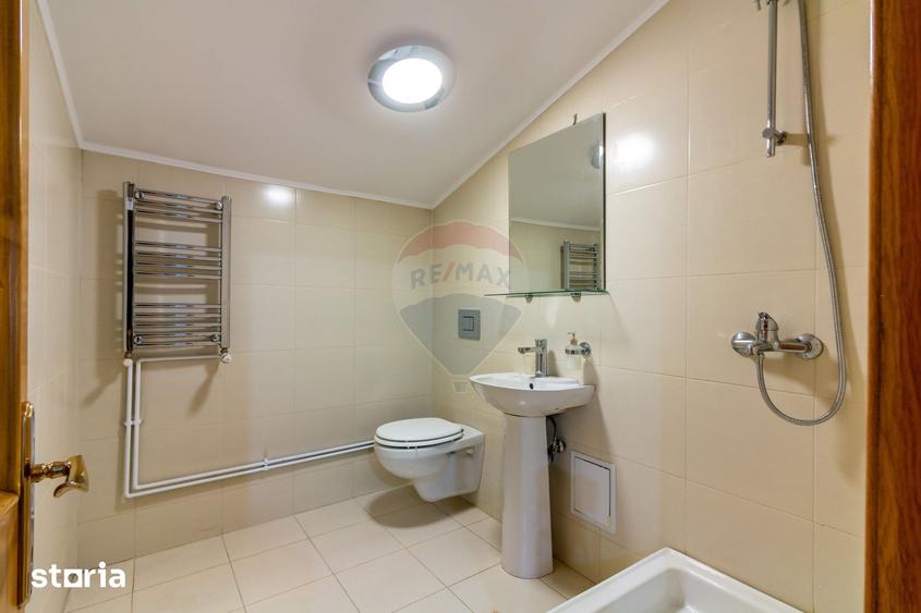 Casă cu 6 camere cu Teren 490 Mp în Giurgiului