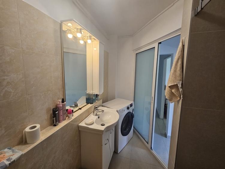Apartament cu 4 camere decomandat în Berceni