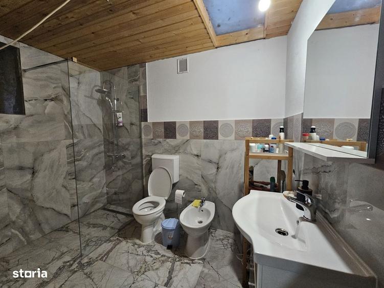 Casă cu 4 camere în Lăpușnic