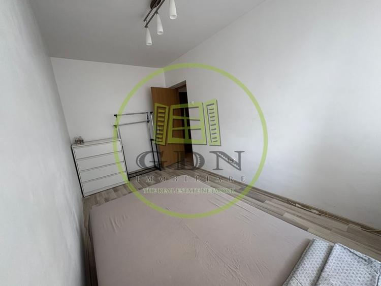 Apartament cu 3 camere decomandat, mobilat în Calea București