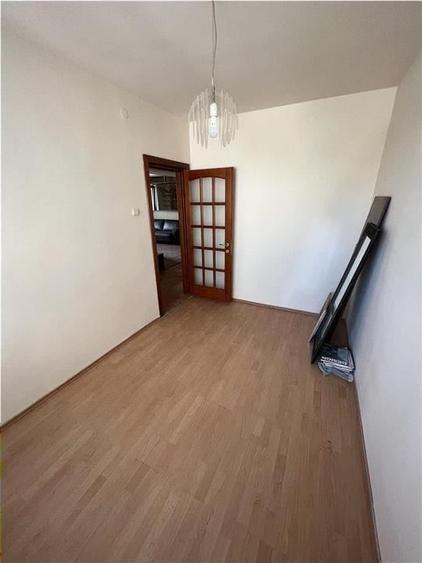 Apartament cu 3 camere decomandat, mobilat în Ultracentral