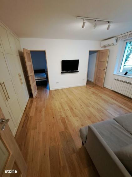 Apartament cu 3 camere semidecomandat în Central