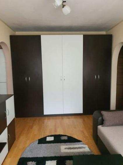 Apartament cu 2 camere semidecomandat în Micro 38