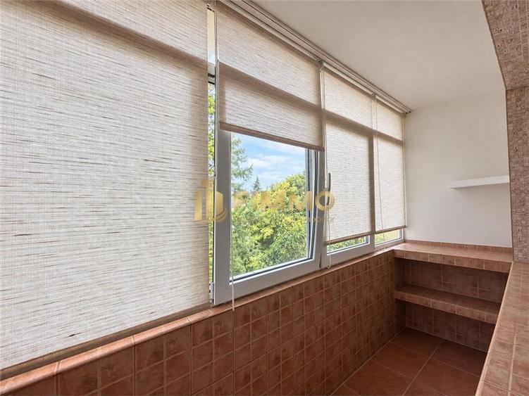 Apartament cu 4 camere decomandat în Central