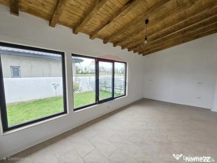 Casă cu 4 camere cu Teren 310 Mp în Vânători