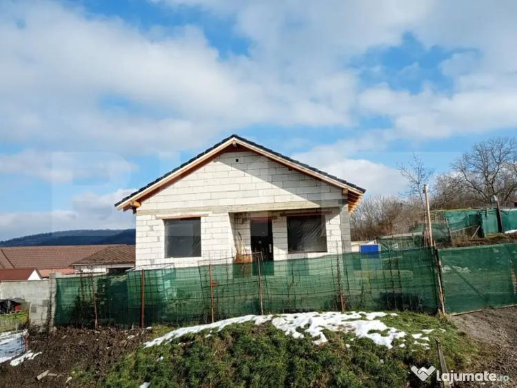 Casă cu 3 camere cu Teren 700 Mp în Cerghid