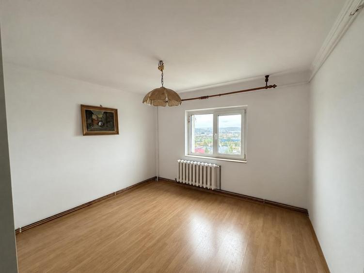 Apartament cu 4 camere decomandat în Oancea