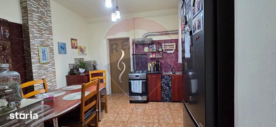 Casă cu 6 camere cu Teren 700 Mp în Central